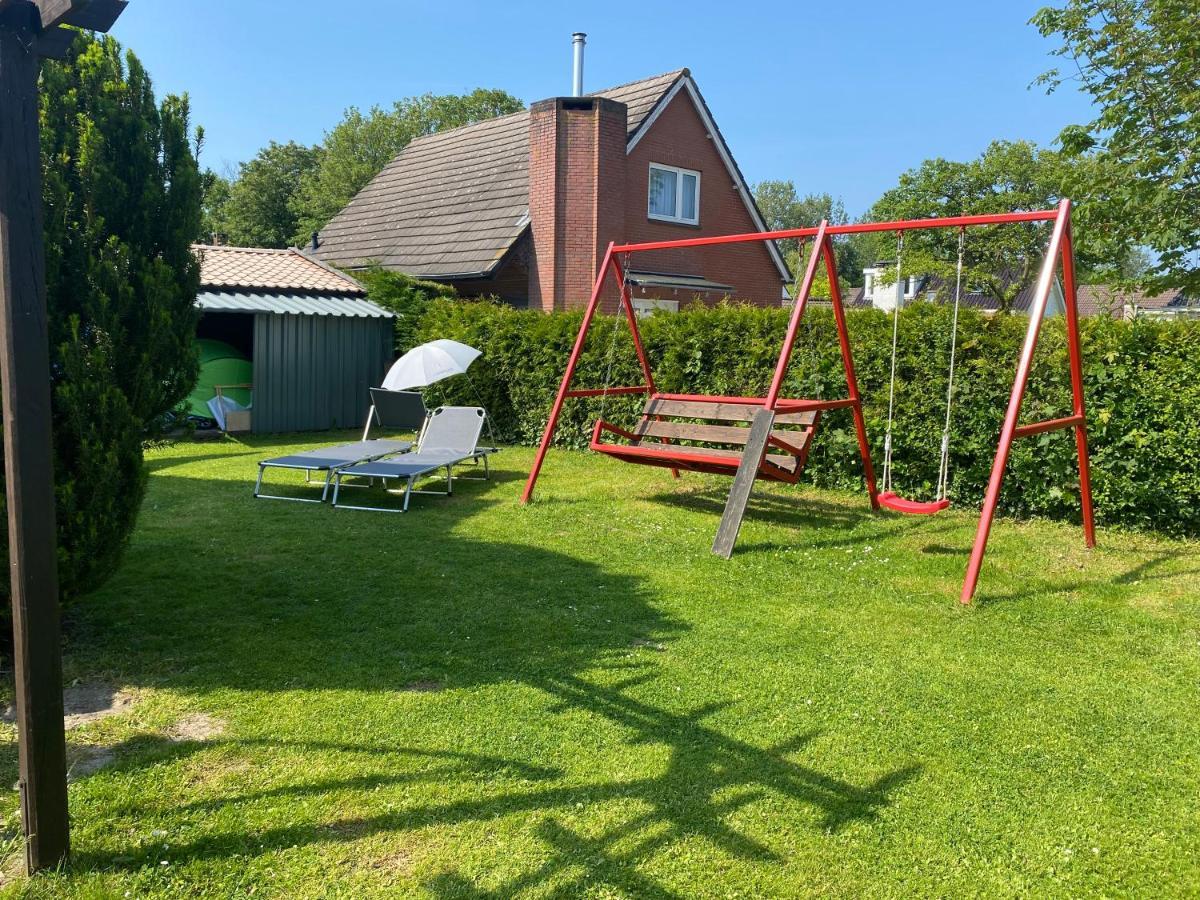 Traumhaftes Geraeumiges Ferienhaus In Meernaehe Брёйниссе Экстерьер фото